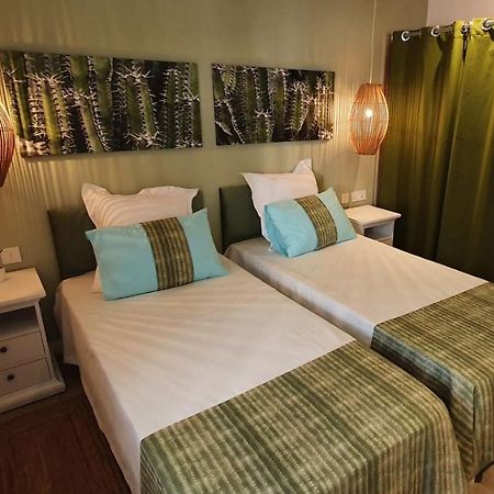 Les Cerisiers - Exclusive Beach Residence - 3 Bedroom Modern Apartment, Flic En Flac Exterior photo