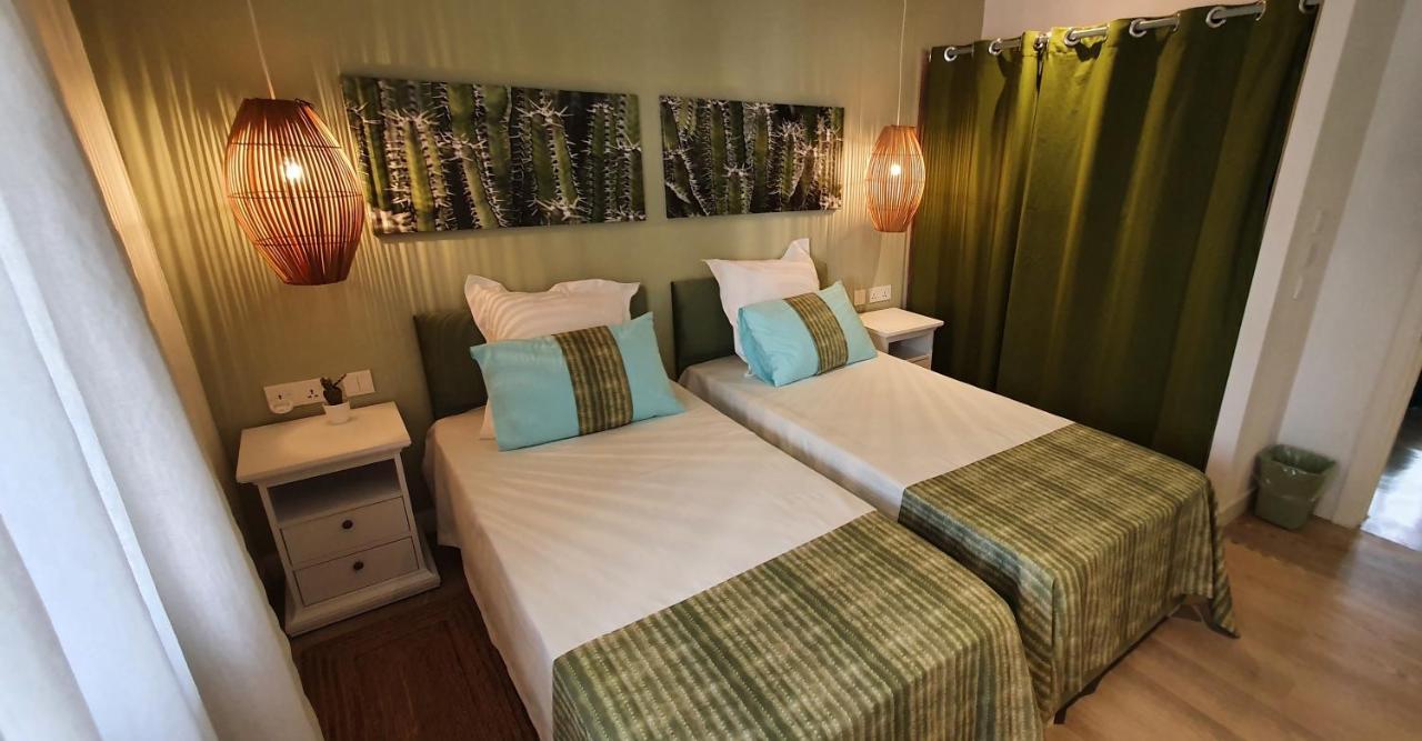 Les Cerisiers - Exclusive Beach Residence - 3 Bedroom Modern Apartment, Flic En Flac Exterior photo